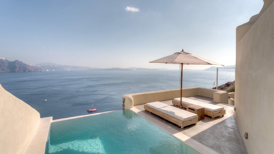 luxury-hotel-mystique-santorini-pool-sea-view